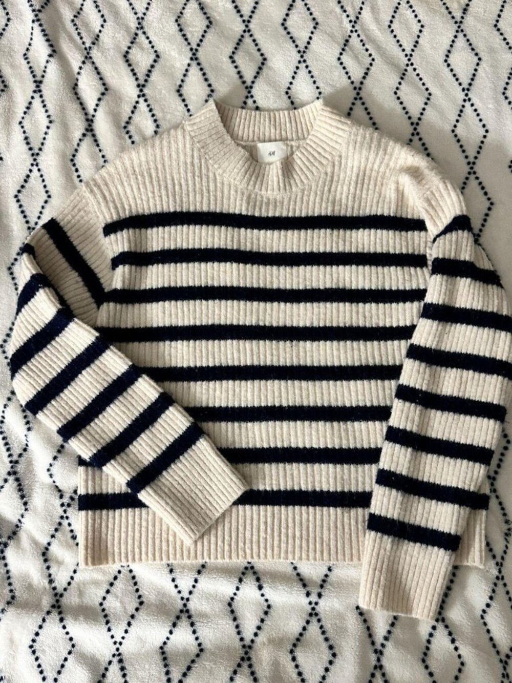 H&M cream and navy striped crewneck sweater with ribbed detailing, medium